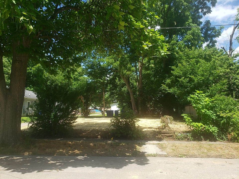 2nd image of 18 Eaton St