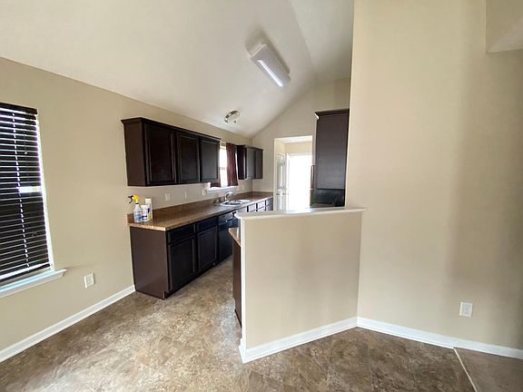 3rd image of 425 Vailview Dr