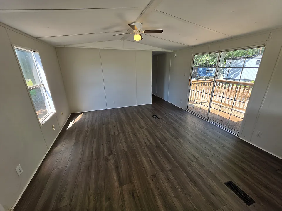 106 Choice Ln