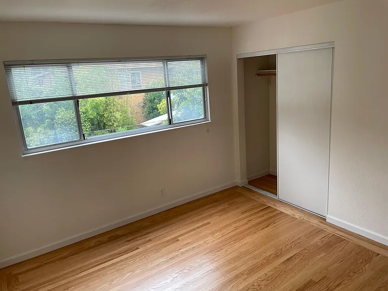 2537 Benvenue Ave #306 — Photo 7