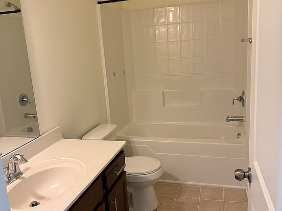 3rd image of 887 Saratoga Dr