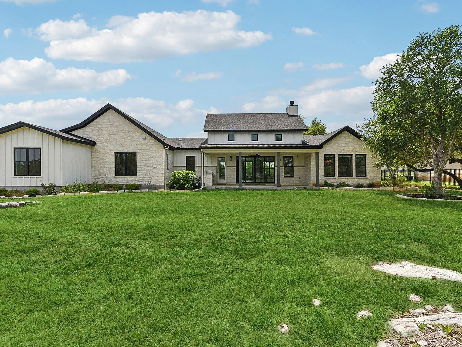 4 bed, 3.5 bath, 3223 sqft, $7,500 — Photo 4