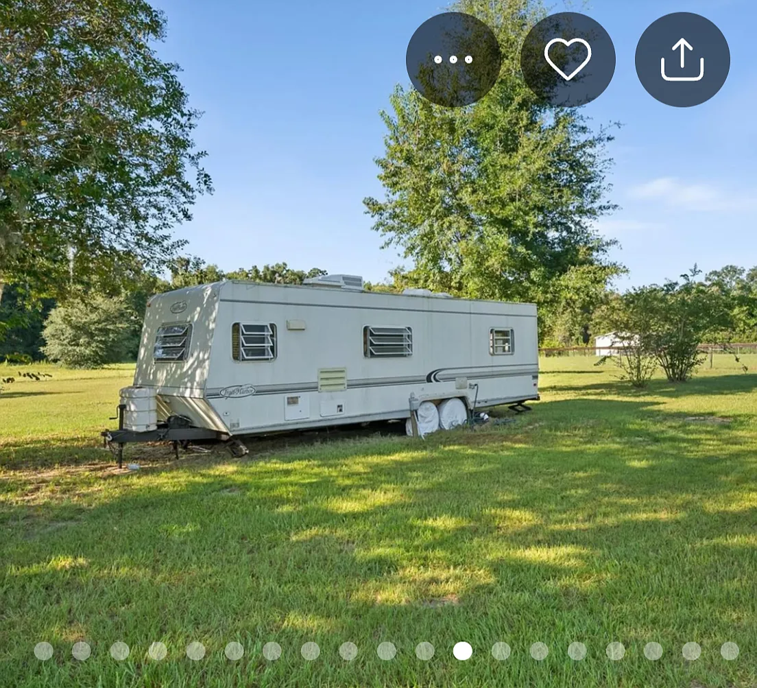 3 bed, 900 sqft, $899 — Photo 1