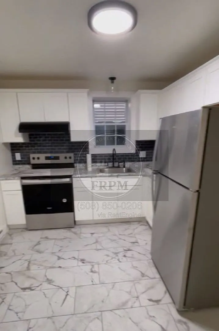 2 bed, 1.0 bath, $1,650 — Photo 3
