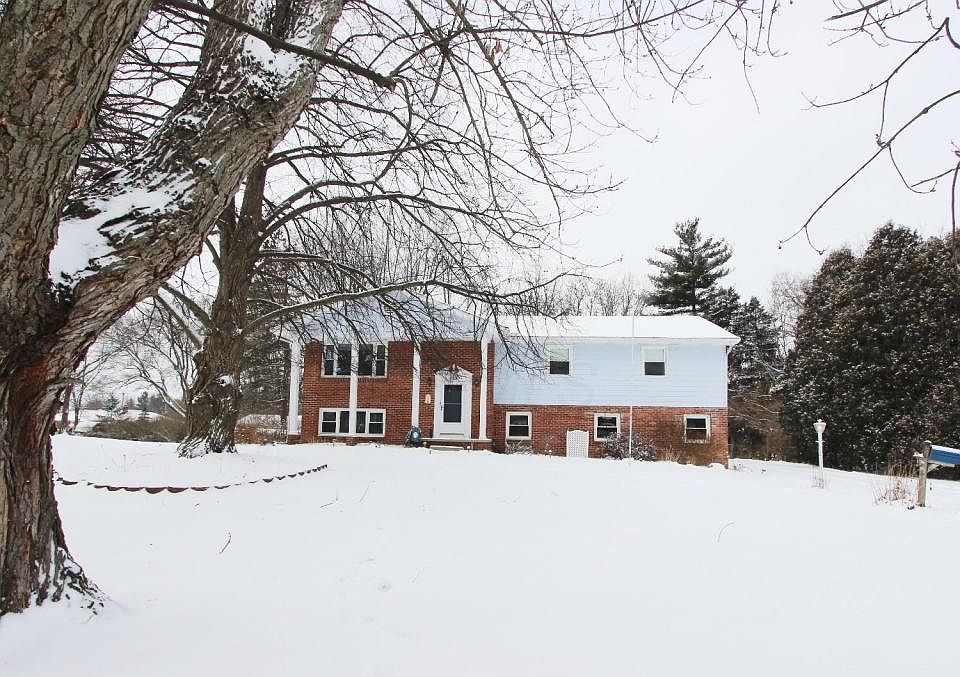 1st image of 823 Harvey Dr
