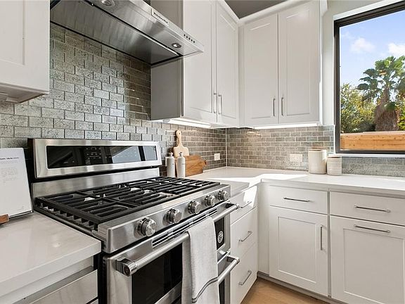 5th image of 2710 Zaragosa St #B