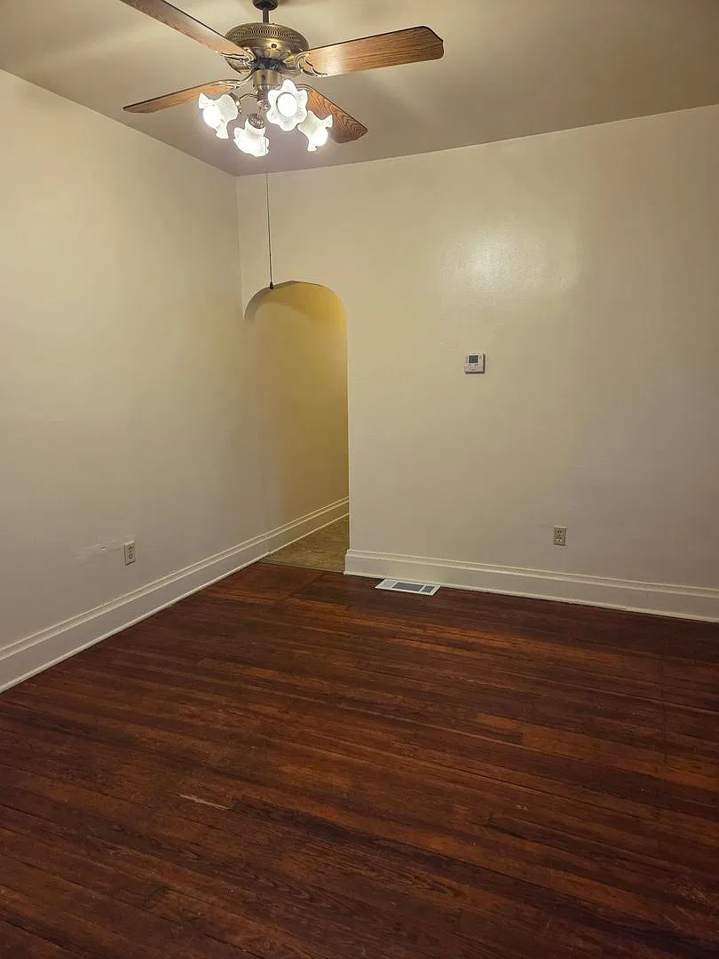 1 BR Apartment Near Downtown — Photo 3