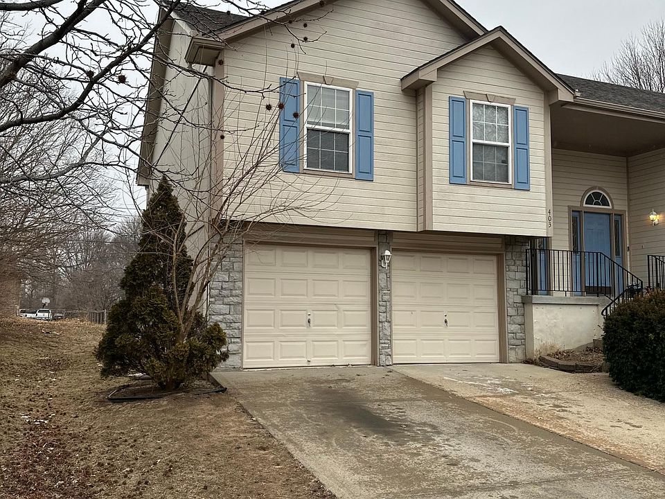 Large 3 Bedroom 2 full bathroom unit!