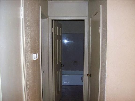5th image of 244 Meadows Dr
