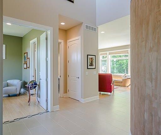 4th image of 910 Bel Arbor Dr