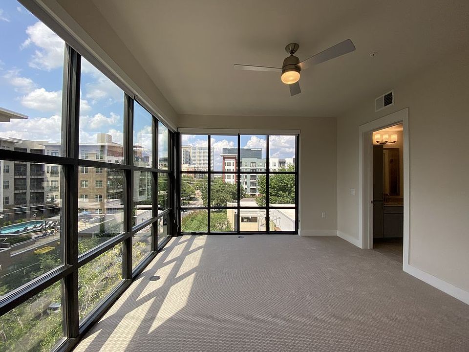 1st image of 2826 Hall St #517