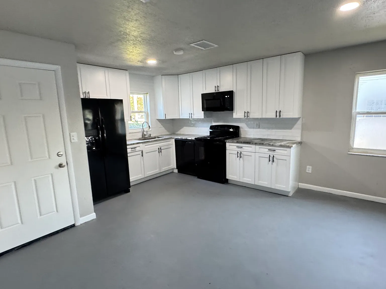 2 bed, 1004 sqft, $1,750 — Photo 2