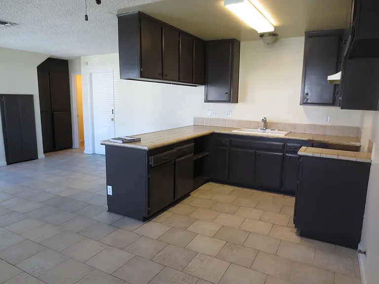368 N 3rd Ave #3 — Photo 5