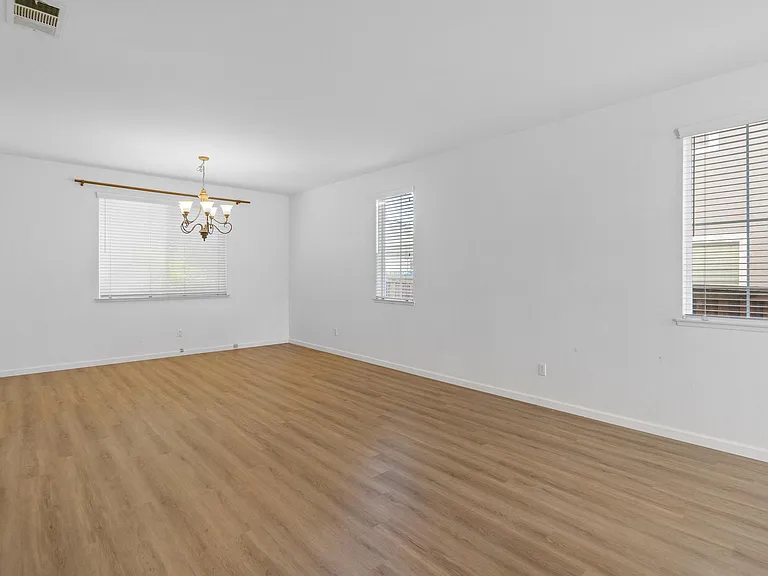 23764 Cloverleaf Way — Photo 11