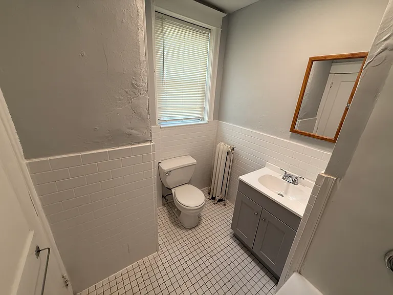 216 S Carol Blvd — Photo 12