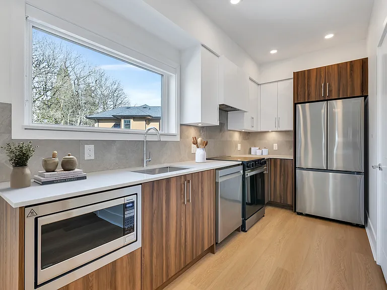 4575 Granville St — Photo 11