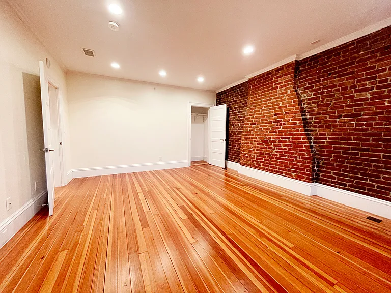 1616 Beacon St #8 — Photo 15