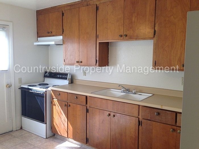 2nd image of 4006 Sunny Rd