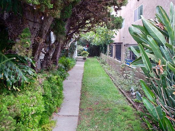 4th image of 3716 S Bentley Ave