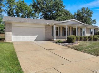 1226 Luray Dr, Chesterfield, MO