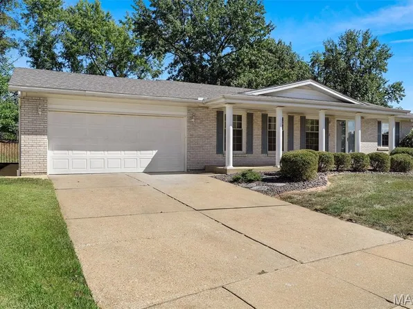 1226 Luray Dr, Chesterfield, MO 63017