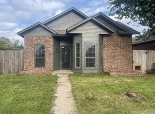 2121 Lonnie Ln, Moore, OK 73170