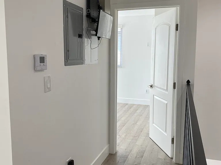 2300 Carmona Ave — Photo 47