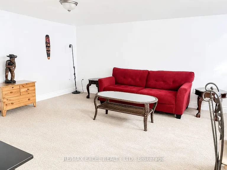 114 Connaught Ave — Photo 7