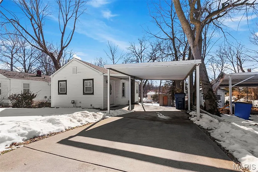 10532 Decker Ave photo 1