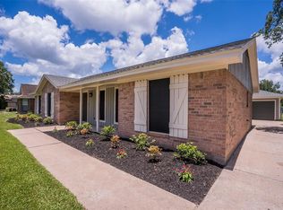 114 W Sherwood Dr, Alvin, TX 77511