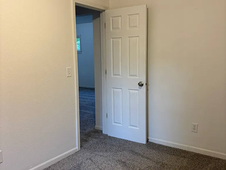 1252 Corby Blvd — Photo 13