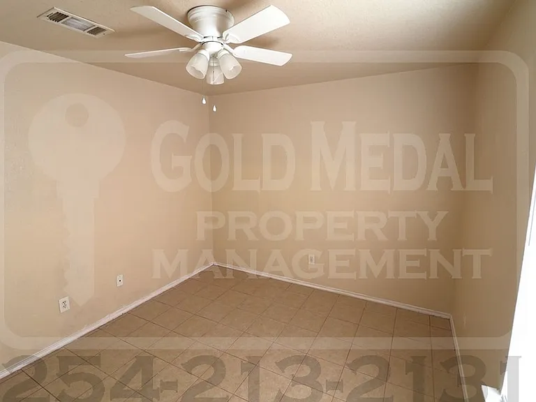 3402 Hereford Ln — Photo 9