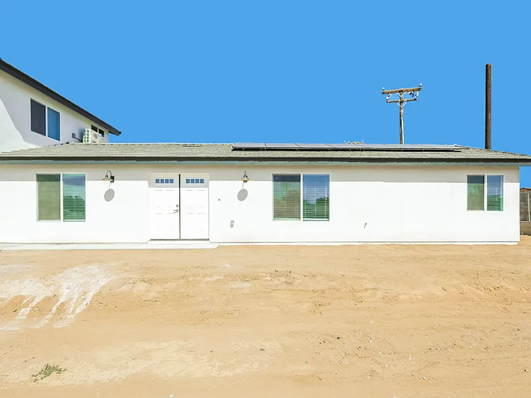 Spacious 3BR/2BA Home with Open Floor Plan, Garage & Washer/Dryer — Photo 18