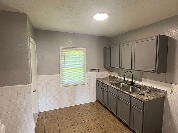 4th image of 1208 Gruner Pl