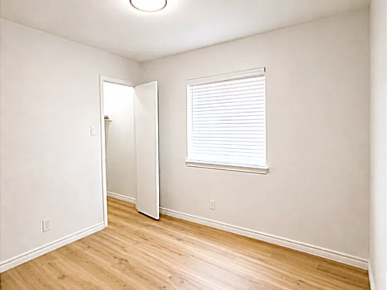 6725 Windwillow Dr — Photo 8