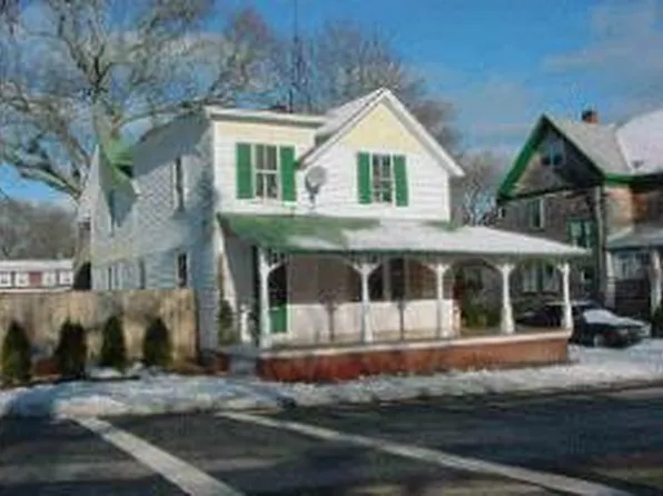 45 New York Ave, Oak Bluffs, MA 02557