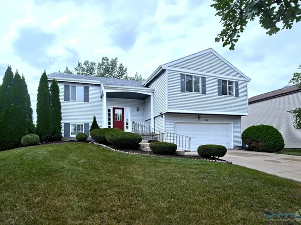 1208 Dogwood Ln, Bartlett, IL 60103