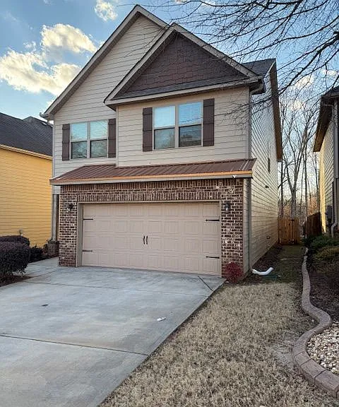 313 Clover Brook Dr — Photo 1