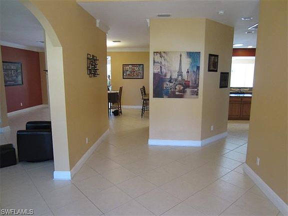 4th image of 641 Charles Sise St E