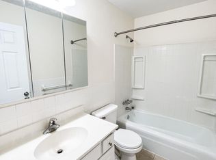 2311 26th Ave NW #203, Saint Paul, MN 55112