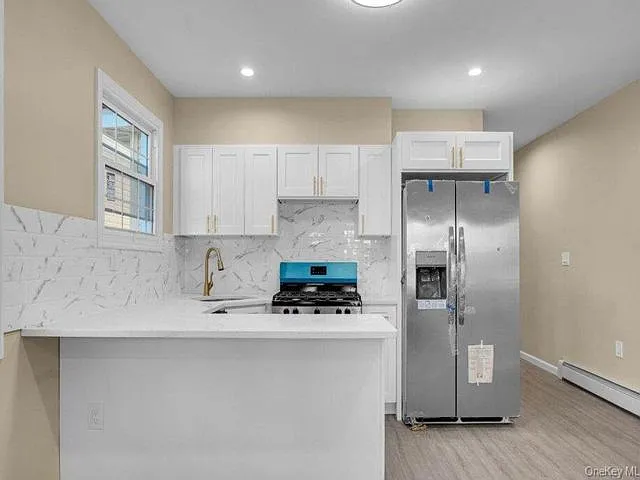 UNIT 1-110-34 214th St
