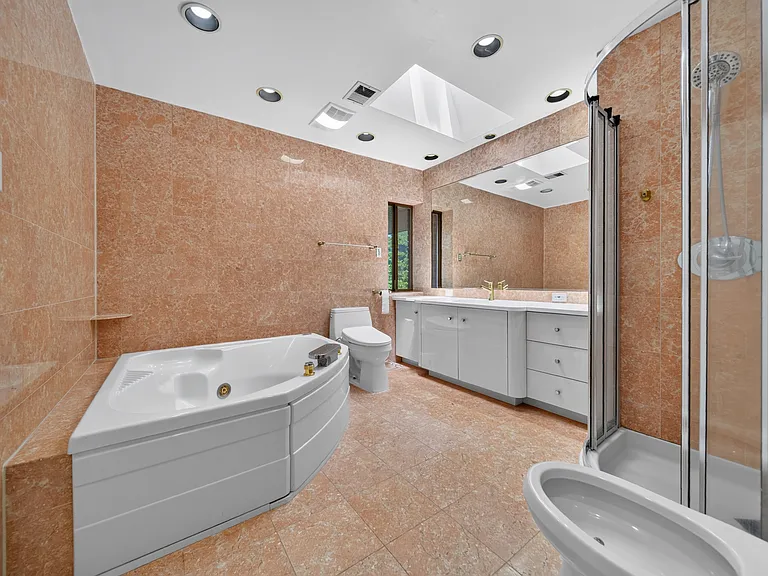 46 Acorn Ponds Dr #46 — Photo 17