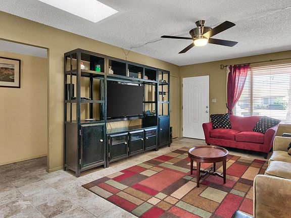 5th image of 1917 E Greenway Dr