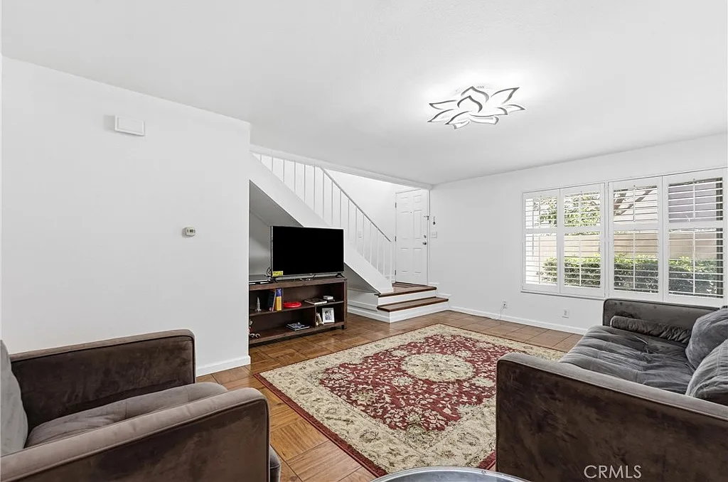 2 bed, 1078 sqft, $3,750 — Photo 3