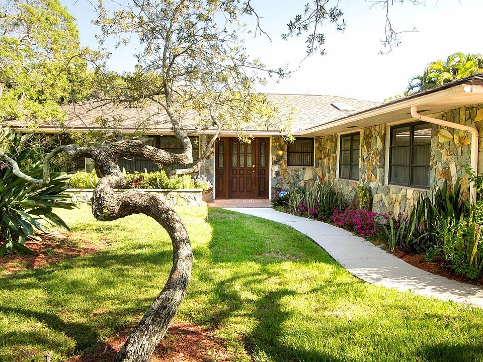 1st image of 641 SE Norsemen Dr