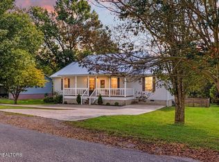 316 Circle R Dr, Benton, TN 37307
