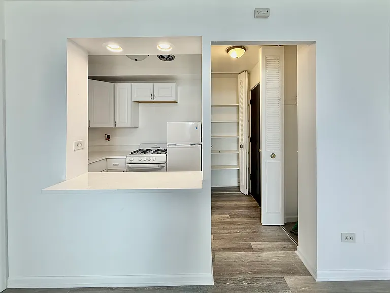 6815 N Sheridan Rd — Photo 5
