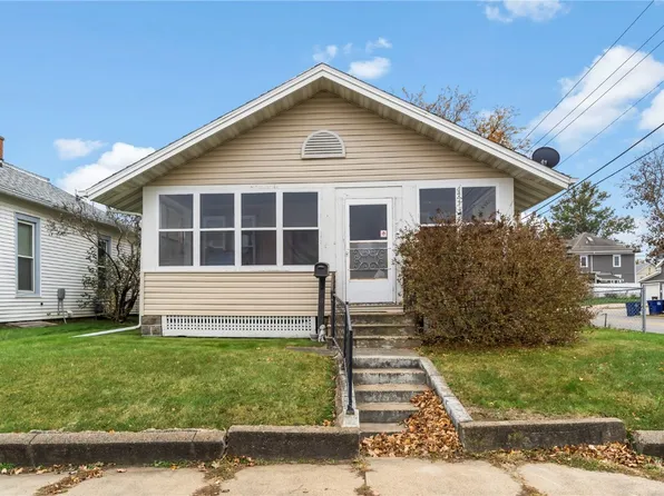 314 W 5th St, Vinton, IA 52349