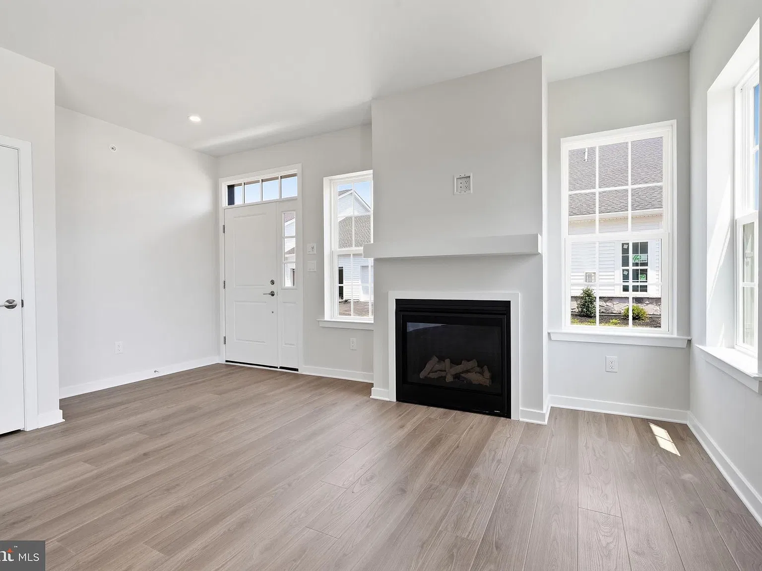 2 bed, 2.0 bath, 1386 sqft, $3,200 — Photo 3
