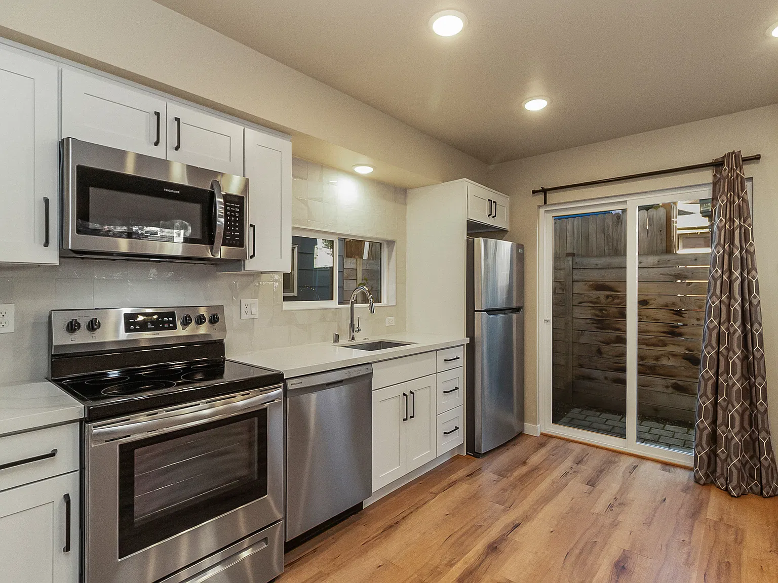 1 bed, 640 sqft, $2,695 — Photo 3